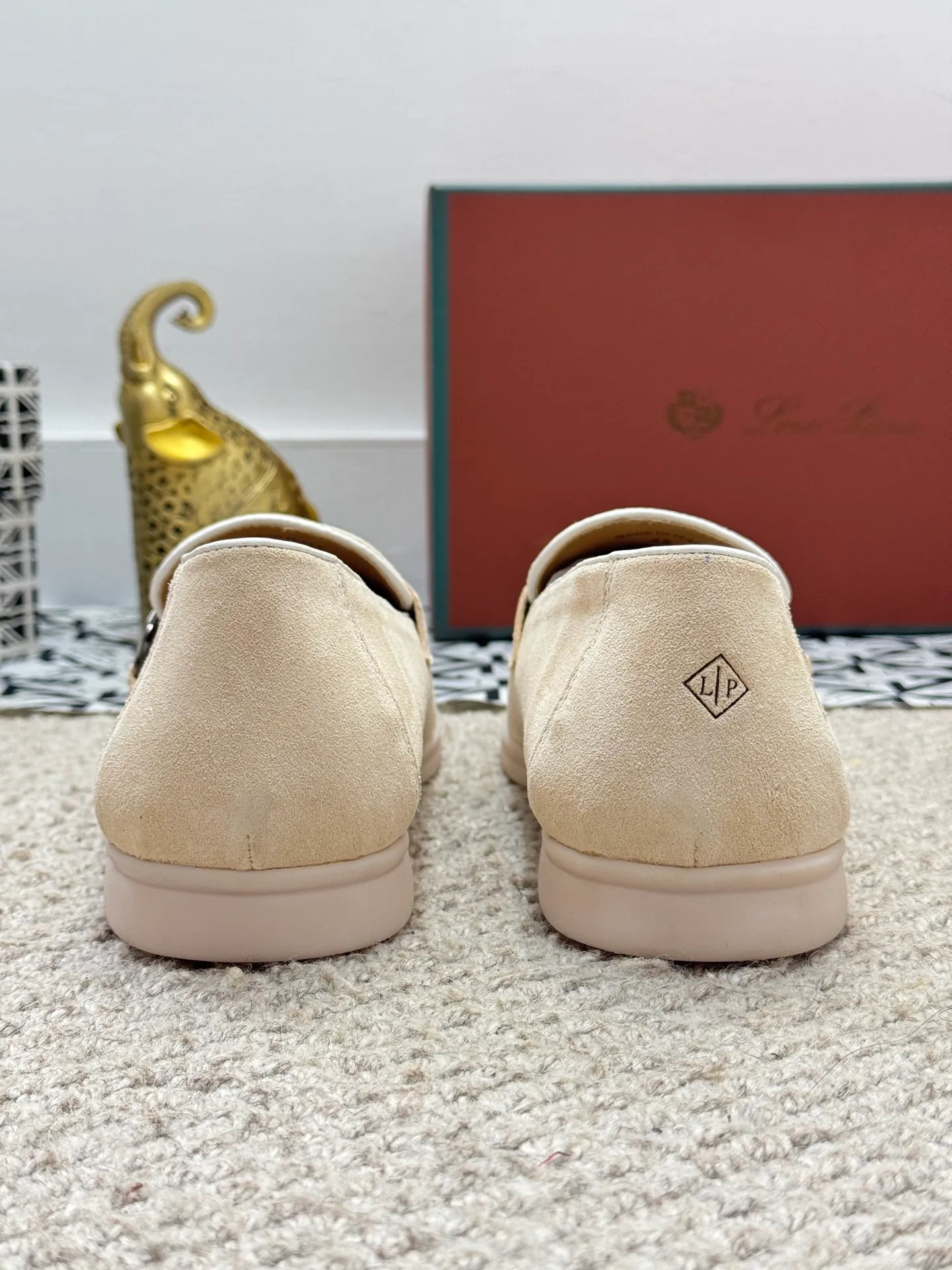 Men's men's shoes 💰380 [New model] 🍓🍓Loro Piana - LP couple model. The new moccasins are made of water-repellent treated suede uppers with rubber soles, a classic. The complex craftsmanship and meticulous structure make the shoes light and soft, allowing you to walk comfortably and freely. Perfect for wearing at the beach or out in the water during the summer. Size: 35-44 (45 customized MH)